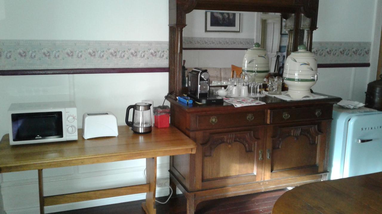 ゴールバーン Wombermere Bed & Breakfast エクステリア 写真