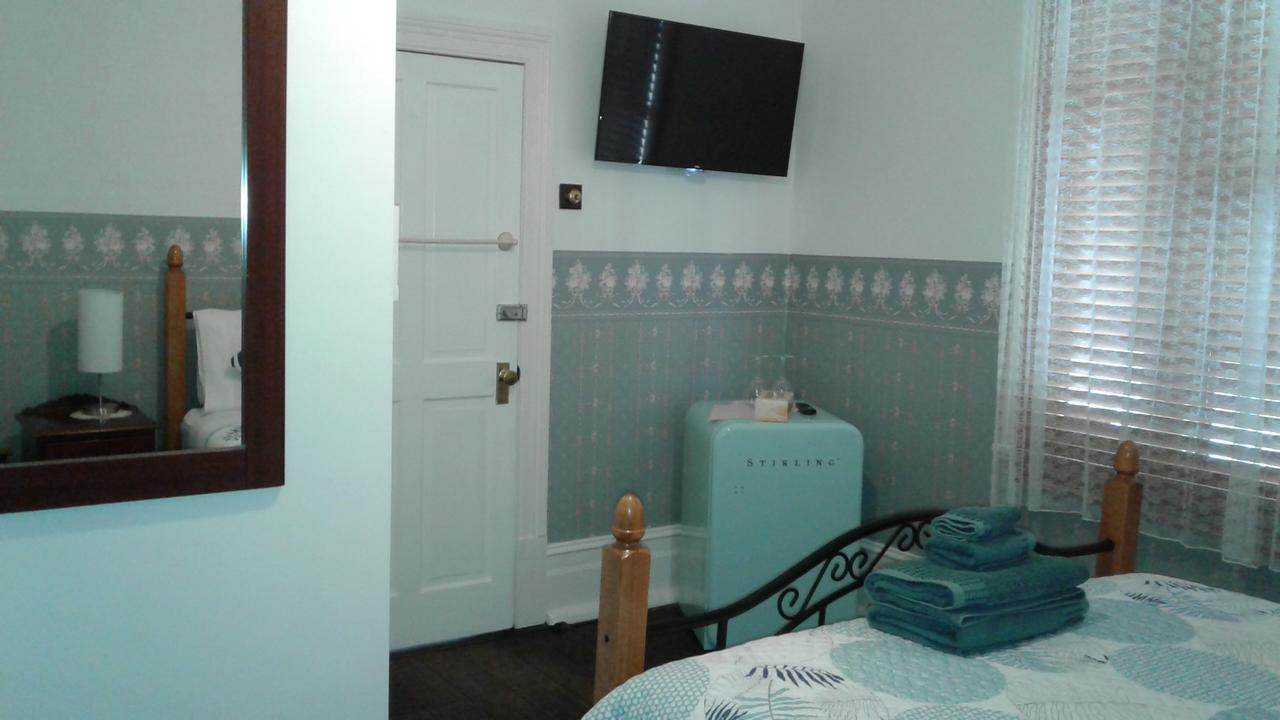 ゴールバーン Wombermere Bed & Breakfast エクステリア 写真