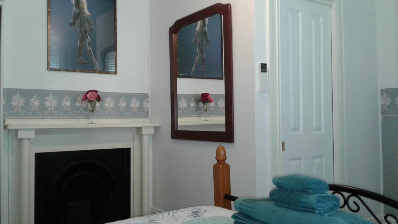 ゴールバーン Wombermere Bed & Breakfast エクステリア 写真